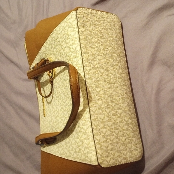 Michael Kors Trisha light cream multi-large shoulder bag - Picture 3 of 8